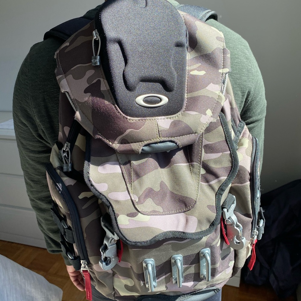 Oakley Bathroom Sink Backpack Camo color